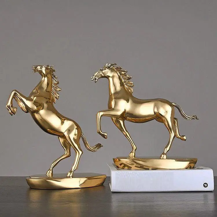 Escultura de aluminio decorativa para el hogar de lujo, caballo hecho a mano con escultura de acabado dorado brillante con Base de Metal, Juego de 2 uds.
