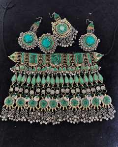 Elegante Conjunto de Mujer Afgana en Acero Inoxidable, Elementos Coloridos Hechos a Mano para Looks de Novia, Ropa Festiva y Eventos Culturales - Product Image 3