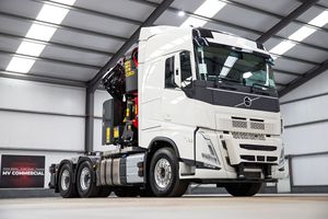 Camión Usado en Perfecto Estado 6x4 FH 540 con Motor Cummins >450HP, Transmisión Automática, Cámara Trasera de 360°, Listo para Envío - Product Image 2