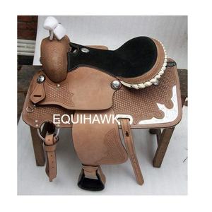 Selle de randonnée légère pour cheval, personnalisée, WESTERN TRAIL HORSE, siège en cuir noir, design plaqué argent, arbre en fibre - Product Image 1