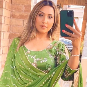 Presentamos el nuevo conjunto de Top -sharara Top Georgette pesado de calidad superior con traje Georgette Sharara completamente bordado y pesado - Product Image 1