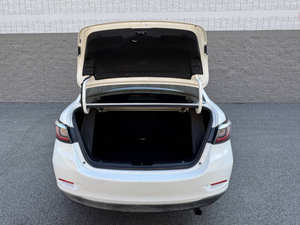 Voiture d'occasion de qualité et abordable, Toyota Yaris LE 2019, conduite à gauche - Product Image 6