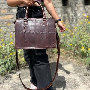 ODM OEM Sac fourre-tout à pompon de couverture de selle usinée à la main de haute qualité pour femmes Sacs à main à bandoulière en cuir véritable de fabricant - Product Image 5