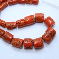 Vente en gros de perles de tube de corail rouge italien de 10 pouces perles cylindriques lisses naturelles tailles 7X6MM et 15X11MM environ.