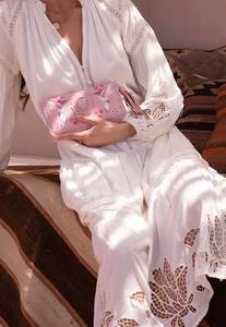 ลายดอกฮัมมิงเบิร์ดและรูปดอกไม้วิลโลซ่ามือและวาดด้วยมือที่อยู่รอบๆหินควอตซ์แท้จากดอกกุหลาบ - Product Image 5