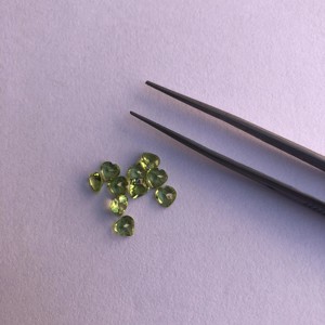 พลอยเพอริดอทสีเขียวธรรมชาติขนาด 5 มม. ทรงหัวใจเจียระไน ขายส่งออนไลน์ ราคาโรงงาน ซื้อเลยจากผู้ผลิต ร้านค้าปกติ - Product Image 1