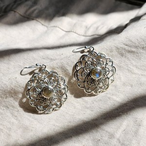Labradorite pierre précieuse 925 boucles d'oreilles en argent sterling pierres précieuses boucles d'oreilles en argent pour femme boucles d'oreilles vintage cadeau pour elle - Product Image 1