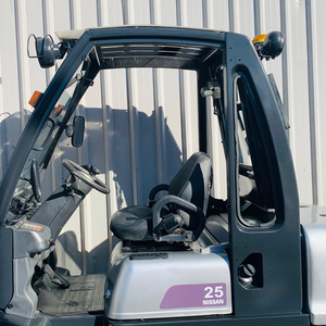 Chariot élévateur diesel Nissan FD02A250 d'occasion (#4299) avec moteur diesel Capacité de charge de 2500kg Modèle 2012 4WD Tout-terrain Fonctionnement en position assise - Product Image 5