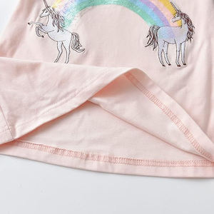 T-shirt en tricot imprimé numérique pour femmes, motif tendance, tissu doux et confortable, style décontracté, graphisme moderne et lumineux - Product Image 4