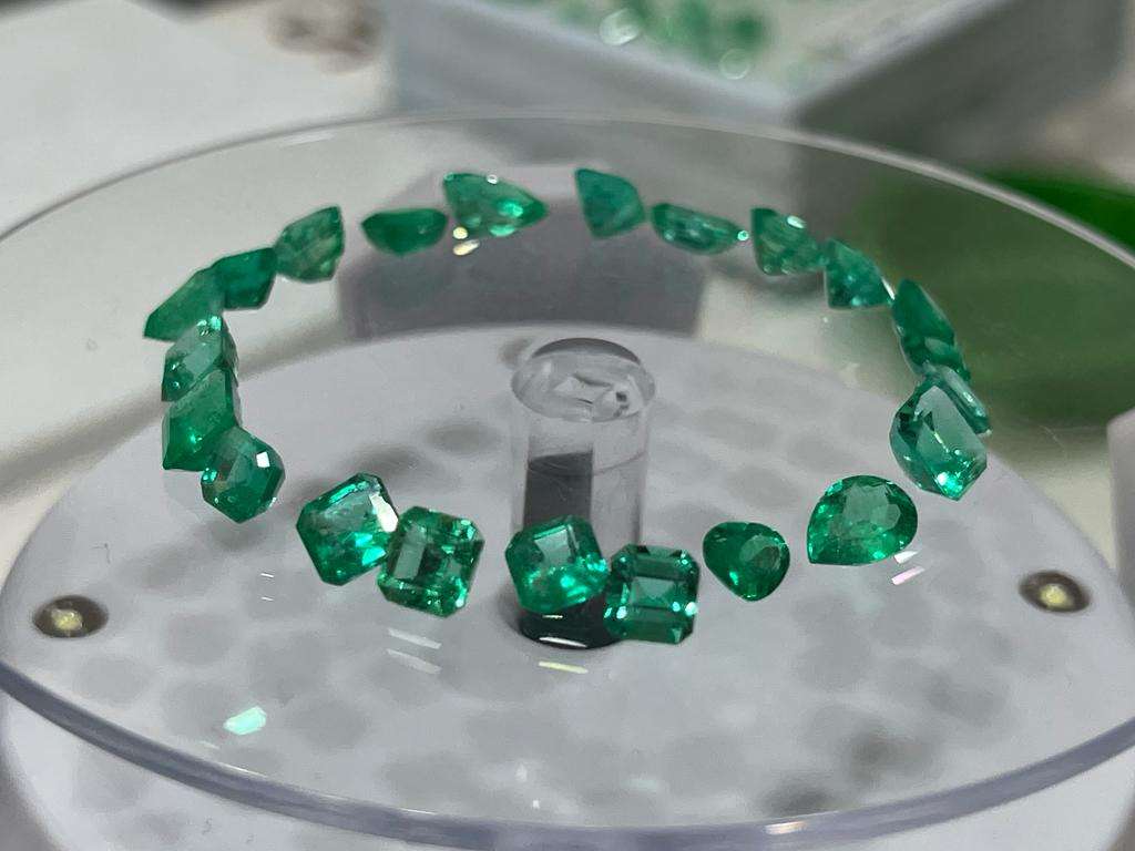 สีเขียว