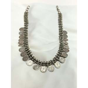 สร้อยคอเงินแท้ 925 ดีไซน์วินเทจ ทริดา พร้อมจี้เหรียญสะสมเชิงวัฒนธรรม - Product Image 4