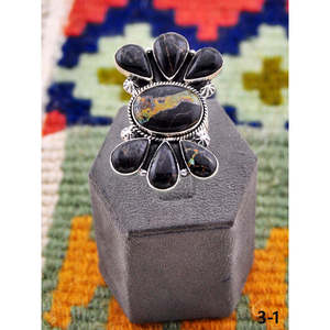 Bague artisanale en argent sterling plaqué or rose 18 carats avec turquoise Black Jack et sertissage invisible, cadeau idéal - Product Image 1