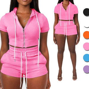 Ensemble short deux pièces pour femmes, sweat à capuche zippé et short taille haute, survêtement avec logo personnalisé - Product Image 3