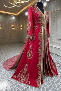 2025 @ Traditionnel Algérien Rouge Takchita Caftan avec sentier Robe sur tissu Crape avec perles de verre en cristal embellies, travail Dabka - Product Image 2