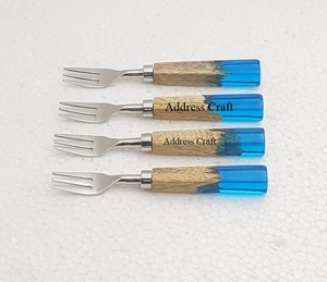 Ensemble de 4 diners en acier inoxydable 304 respectueux de l'environnement manche en résine époxy créative fourchette à cocktail cuillère vaisselle - Product Image 3