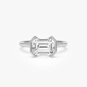 Bague en or 14K avec diamant de laboratoire taille émeraude demi-sertie à l'est-ouest, 2.00 carats au total, couleur E-F, clarté VS, certifiée IGI - Product Image 2