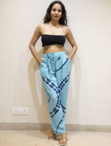 Rayon Tie-Dye Beach Pant Dress pour femmes un style libre d'esprit avec poche parfait pour les vacances porter un pantalon d'été ample - Product Image 2