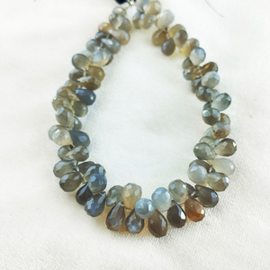 Piedra lunar gris natural facetada lágrima piedra preciosa forma de pera Briolette con cuentas 8 pulgadas hebras largas cuentas sueltas fabricación de joyas - Product Image 1