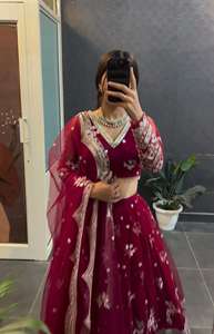 Colección de Bodas de tendencia Foux Georgette Lehenga Choli con Dupatta con encaje de cuatro lados Broder disponible a precio mayorista - Product Image 2