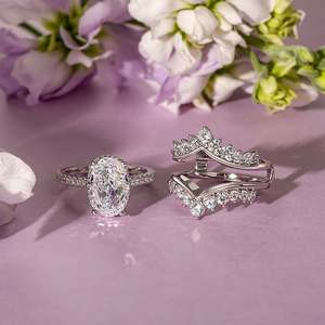 Ensemble de 2 bagues de mariage Jeulia en moissanite, torsadées, serties, ovales, style puzzle - Product Image 6