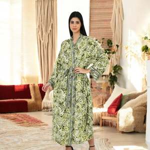 Conjunto de Kimono y Camiseta de Seda con Estampado Paisley Verde Lima para Mujer, Talla Única, Cuello Redondo - Product Image 3