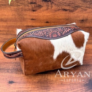 Kualitas Terbaik Tooled Organizer perlengkapan mandi kulit <span class=keywords><strong>Kit</strong></span> pencukur pria wanita tas kosmetik Travel keluaran baru tas Makeup kulit sapi - Product Image 1
