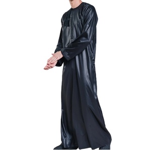 Vêtements musulmans traditionnels à capuche en gros, thobes sur mesure pour hommes, design tendance, nouveau design, jubbah pour hommes - Product Image 4