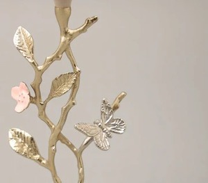 Bougeoir de luxe en aluminium doré de style royal ajoute une ambiance chaleureuse, accueillante, élégante et élégante à n'importe quelle pièce - Product Image 2