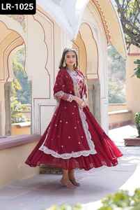 Offre Spéciale Design exclusif de broderie fantaisie Salwar Kameez Partywear Kurti Pant Set de Surat pour femmes Grossiste Robe - Product Image 6