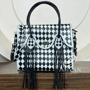 Sac à main à franges en damier noir et blanc usiné à la main sac à bandoulière en cuir tressé sac à main fourre-tout de style occidental pour femmes à la mode - Product Image 1