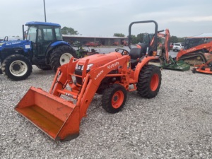 Used Kubota L3301DT 4WD <b>Farm</b> Tractor 33HP Agricultural Tractor for Sale - Product Image 2