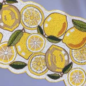 Chemin de table fait à la main Lemon et feuilles perlé printemps coureur pièce maîtresse florale - Product Image 2