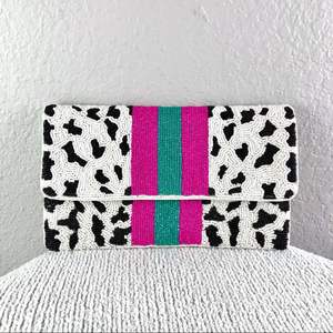 Monedero bordado a mano con diseño floral, hecho a mano con cuentas de semillas para mujer de Mohsin hancraft - Product Image 1