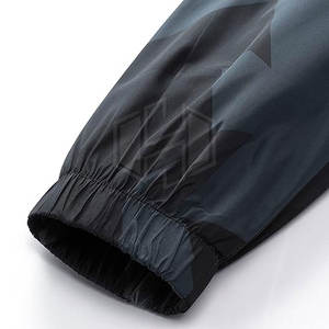 Chaqueta cortavientos de lona con capucha, precio al por mayor, chaqueta de invierno de talla grande para uso en exteriores con logotipo frontal - Product Image 4