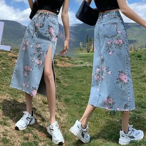Falda midi vaquera de mujer con bordado floral, cintura alta, corte lápiz con abertura, estilo casual de verano, tela de algodón lavado a la piedra - Product Image 2