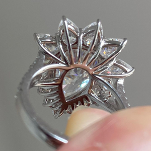 Anillo de diamante cultivado en laboratorio con corte de pera de 5,00 quilates, compromiso Art Deco para mujer, joyería de oro blanco de 14K - Product Image 2