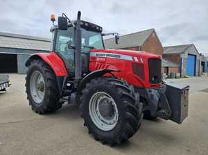 Tractor de Ruedas Usado Massey Ferguson con Cabina y Tracción en las 4 Ruedas, Motor Potente de 200 CV, Buen Estado - Product Image 4