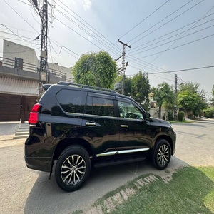 Livraison rapide Land Cruisers d'occasion haut de gamme Prado SUV Intérieur léger Assez utilisé et nouveau engrenage automatique Pas d'accident Historique - Product Image 5