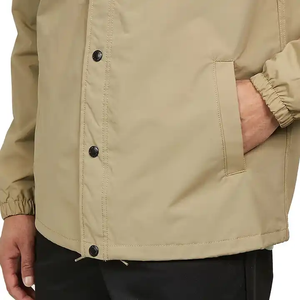 Chaqueta de entrenador ligera de poliéster 100% con MOQ bajo para hombre, cortavientos con cierre de botón, ropa de calle, chaquetas personalizadas para exteriores - Product Image 6