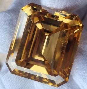 เพชรโมอิสตัดสีเขียวมรกตสีเหลือง112 CT ขนาดใหญ่ที่สวยงาม - Product Image 1