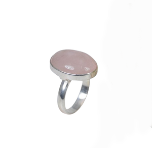 แหวนเงินแท้ 925 โรสควอตซ์ แหวนพลอยเงินแท้ 925 พฤษภาคม พลอยเกิด พลอยรูปไข่เรียบ ของขวัญสําหรับเธอ - Product Image 1