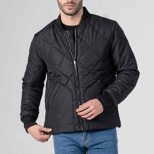 Chaqueta de bombardero acolchada negra estilo hermandad griega para hombres, ropa de calle con logotipo personalizado, prendas de vestir exteriores de invierno al por mayor - Product Image 1
