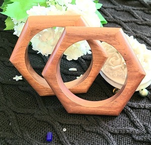 Brazaletes de Madera de Diseño Hechos a Mano de la Mejor Calidad con Incrustaciones de Latón FAIZA CRAFT FC-4200 Forma Redonda de Uttar Pradesh - Product Image 1