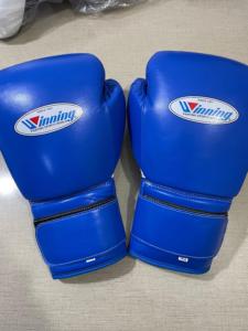 ถุงมือชกมวยหนังสังเคราะห์แบบมืออาชีพกันความชื้นกันลื่นออกแบบโลโก้ได้ตามต้องการสำหรับการปิดสีดำ - Product Image 4