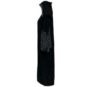 Robe Abaya Musulmane Traditionnelle Longue Faite à la Main en Soie Anti-Froissage de Couleur Personnalisée Élégante pour les Occasions de Prière - Product Image 3