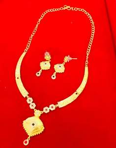 Ensemble de bijoux de mode vintage Dubai plaqué or 24 carats Boucles d'oreilles Bracelets Peignes Broches Cuivre pour les États-Unis - Product Image 4