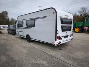 Encuentra un icono similar: Caravana/RV moderna todoterreno 4x4, remolque de viaje impermeable. - Product Image 6