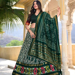 ชุด lehenga choli พิมพ์ลาย ikkat ผ้าไหมทัสซาร์พร้อมงานฟอยล์ gotta patti dupatta และสามารถเย็บสำหรับสวมใส่ในงานแต่งงาน - Product Image 1