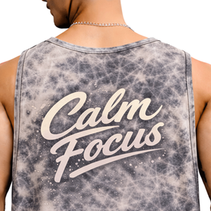 Débardeur gris pour homme, sans manches, avec inscription « Calm Focus », style streetwear moderne, fitness, mockup, spandex/polyester, séchage rapide - Product Image 5