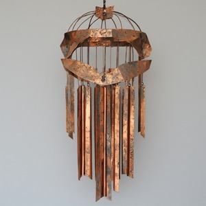 Carillon éolien en fer Art déco mobile Aura paisible avec finition antique créant des tons rythmiques doux pour la relaxation - Product Image 5